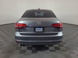 Used 2017 Volkswagen Jetta SE image 4