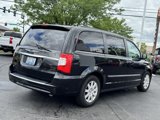 Used 2016 Chrysler Town & Country Touring image 3