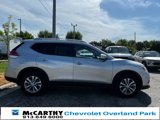 Used 2015 Nissan Rogue SV image 2