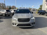 Used 2023 Chrysler Pacifica Limited w/ Uconnect Theater Family Group image 2