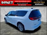 New 2025 Chrysler Pacifica Select image 2
