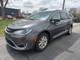 Used 2020 Chrysler Pacifica Touring-L image 3