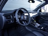 Used 2025 Porsche Macan image 4
