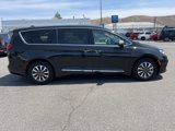 Used 2023 Chrysler Pacifica Limited image 2