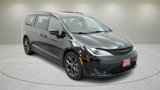 Used 2020 Chrysler Pacifica Limited image 3