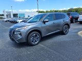 Used 2024 Nissan Rogue SV image 3