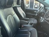Used 2025 Chrysler Pacifica Select image 4