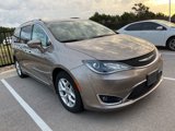 Used 2018 Chrysler Pacifica Touring-L Plus w/ Advanced Safetytec Group image 2