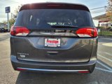 Used 2019 Chrysler Pacifica Touring-L image 5