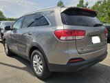 Used 2017 Kia Sorento LX w/ LX Convenience Package image 5