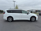 Used 2023 Chrysler Pacifica Limited image 2