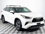 Used 2021 Toyota Highlander XLE image 3