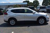 Used 2017 Nissan Rogue SV image 4