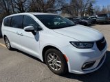 Used 2023 Chrysler Pacifica Touring-L image 4