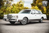 Used 1985 Lincoln Town Car image 2
