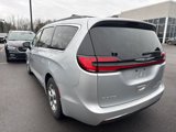 Used 2023 Chrysler Pacifica Limited image 3