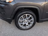 Used 2023 Jeep Compass Latitude image 5