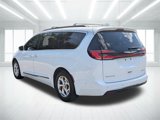 Used 2022 Chrysler Pacifica Limited image 5