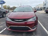 Used 2018 Chrysler Pacifica Touring-L w/ Tire & Wheel Group image 2