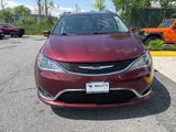 Used 2020 Chrysler Pacifica Touring-L w/ Tire & Wheel Group image 2