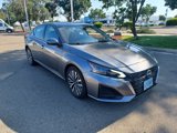 Used 2023 Nissan Altima 2.5 SV image 3