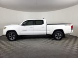 Used 2018 Toyota Tacoma TRD Sport image 3