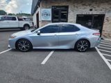 Used 2018 Toyota Camry SE image 2