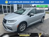 Used 2023 Chrysler Pacifica Limited image 2