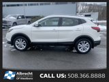 Used 2017 Nissan Rogue Sport SV w/ SV Premium Package image 2