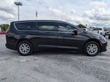 Used 2022 Chrysler Voyager LX image 3