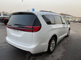 Used 2022 Chrysler Pacifica Touring-L image 5