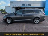 Used 2023 Chrysler Pacifica Touring-L image 3