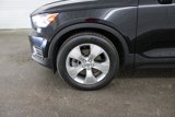 Used 2020 Volvo XC40 T4 Momentum image 5