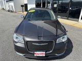 Used 2017 Chrysler 300 C image 4