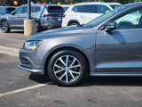 Used 2017 Volkswagen Jetta SE image 2
