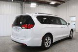 Used 2020 Chrysler Pacifica Limited image 3