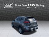 Used 2017 Nissan Rogue SV image 3