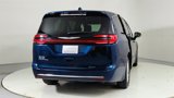 Used 2023 Chrysler Pacifica Touring-L image 6