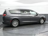 Used 2023 Chrysler Pacifica Touring-L image 4