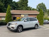Used 2017 Nissan Pathfinder SV image 2