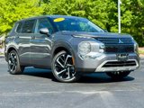 Used 2022 Mitsubishi Outlander SE image 2
