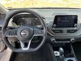 Used 2023 Nissan Altima 2.5 SV image 3