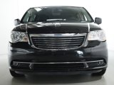 Used 2016 Chrysler Town & Country Touring image 5
