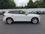 Used 2022 Volvo XC60 B5 Momentum image 3