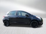Used 2011 Toyota Yaris 4-Door Hatchback image 2