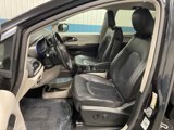Used 2020 Chrysler Pacifica Touring-L image 3