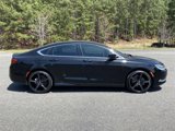 Used 2016 Chrysler 200 Limited image 2