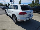 Used 2016 Volkswagen Touareg Sport image 3