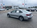 Used 2024 Volkswagen Jetta SE image 4