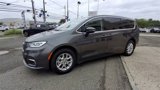 Used 2023 Chrysler Pacifica Touring-L image 4